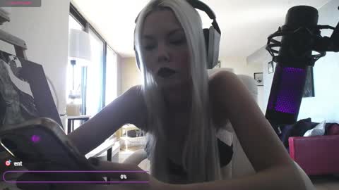 stage Kylie Sinner  brand CLITBAIT online show from 05/09/26, 07:08