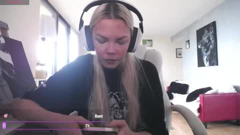 stage Kylie Sinner  brand CLITBAIT online show from 05/31/26, 10:22