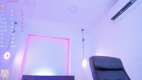 Snapshot of tinymoon_ chatting on 12/14/24, 11:29 Luna online show from 12/14/24, 11:29