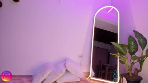 Snapshot of tinymoon_ chatting on 03/11/25, 02:32 Luna online show from 03/11/25, 02:32