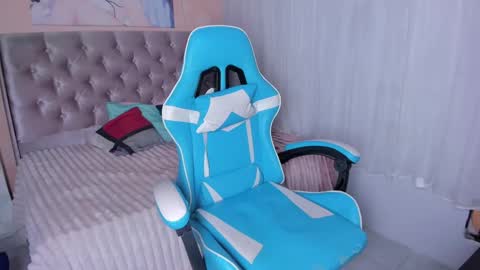 tinysophi online show from 10/18/25, 08:53