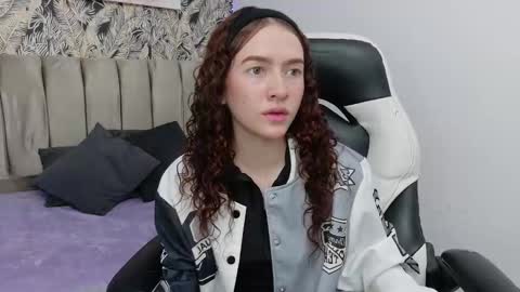tinysophi online show from 02/04/26, 07:09