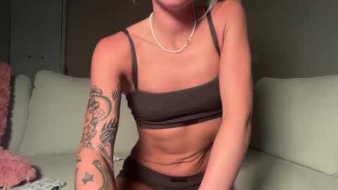 tinytayy online show from 06/03/26, 03:42