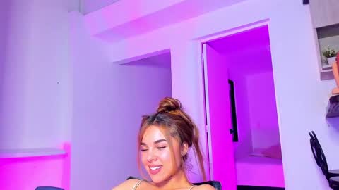 Instagram  tinyw0nder online show from 01/27/25, 10:38