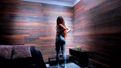 Instagram  tinyw0nder online show from 10/18/25, 05:03