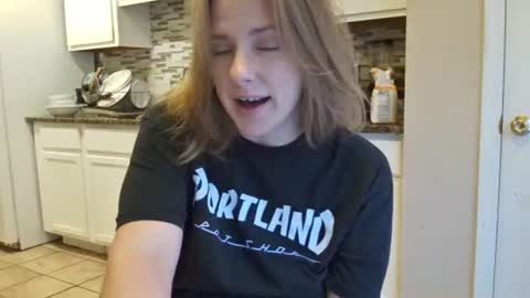 Snapshot of tinywithtiddies chatting on 10/25/25, 01:40 tinywithtiddies online show from 10/25/25, 01:40