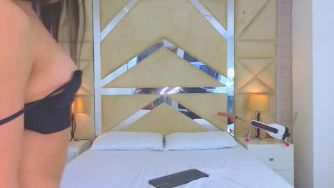 Tiphani Walker online show from 12/05/25, 02:42