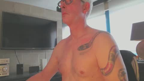 Snapshot of tirexxx_x chatting on 09/11/25, 03:12 tirexxx_x online show from 09/11/25, 03:12