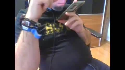 Snapshot of tirolerboy27 chatting on 01/09/25, 02:18 Tirolerboy27 online show from 01/09/25, 02:18