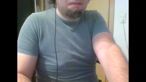 Snapshot of tirolerboy27 chatting on 02/06/25, 12:26 Tirolerboy27 online show from 02/06/25, 12:26