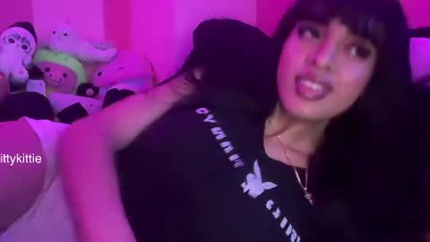 HOTTIE4U online show from 04/16/26, 10:34