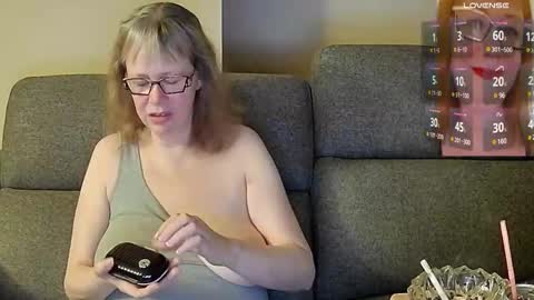 Snapshot of tittylandqc chatting on 02/10/25, 01:57 tittylandqc online show from 02/10/25, 01:57