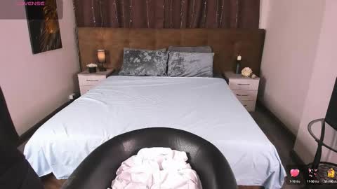 Snapshot of to_your chatting on 10/12/25, 10:09 2 GMT Mo Tu We Th Fr 10am-4am online show from 10/12/25, 10:09