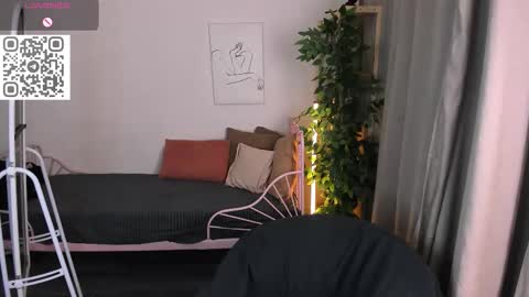 Snapshot of to_your chatting on 11/07/25, 10:21 2 GMT Mo Tu We Th Fr 10am-4am online show from 11/07/25, 10:21