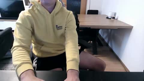 Snapshot of tobisk chatting on 11/23/25, 02:28 tobisk online show from 11/23/25, 02:28