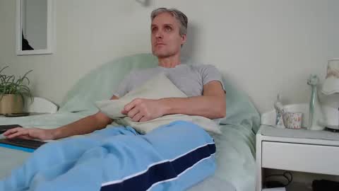 Daniel Bisexual uncut 20cm online show from 12/23/24, 08:22