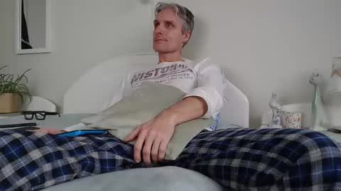 Daniel Bisexual uncut 20cm online show from 12/26/24, 09:01