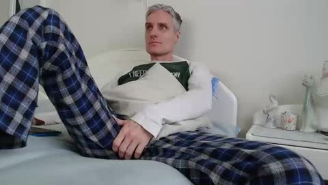 Daniel Bisexual uncut 20cm online show from 02/01/25, 07:36