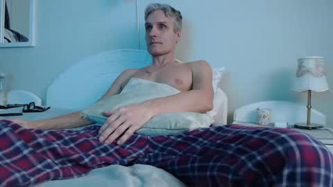 Daniel Bisexual uncut 20cm online show from 03/01/25, 03:05