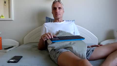 Daniel Bisexual uncut 20cm online show from 09/28/25, 06:30