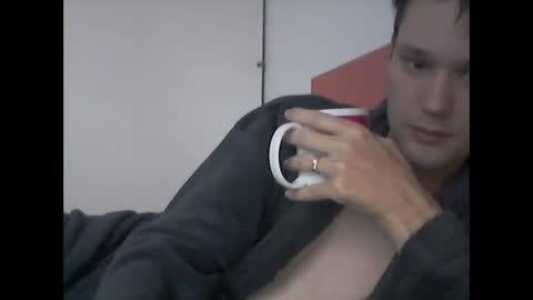 Snapshot of tokiomotel chatting on 02/19/26, 08:10 tokiomotel online show from 02/19/26, 08:10