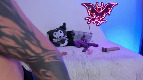   Independent model online show from 01/28/25, 12:15