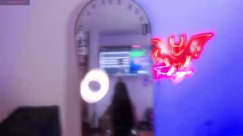   Independent model online show from 09/13/25, 12:10