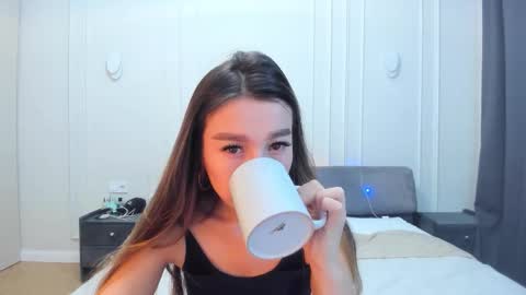 Lia online show from 12/21/25, 03:13