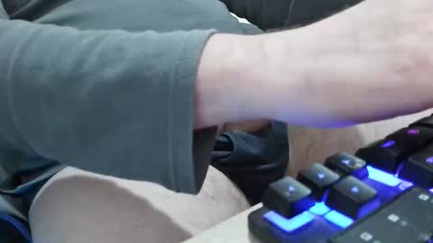 Snapshot of toloneo1 chatting on 04/04/26, 12:53 toloneo1 online show from 04/04/26, 12:53