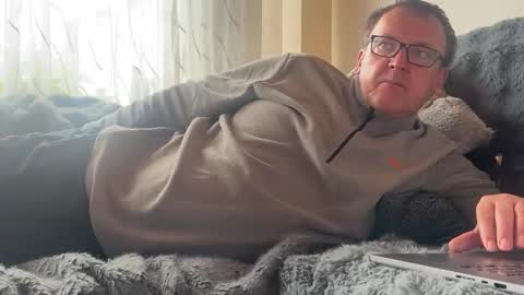 Snapshot of tom6644 chatting on 11/09/25, 01:20 Tom online show from 11/09/25, 01:20