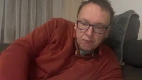 Snapshot of tom6644 chatting on 12/18/25, 07:14 Tom online show from 12/18/25, 07:14