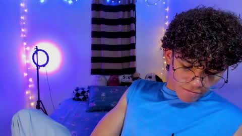 Tom Blue online show from 04/08/26, 12:10