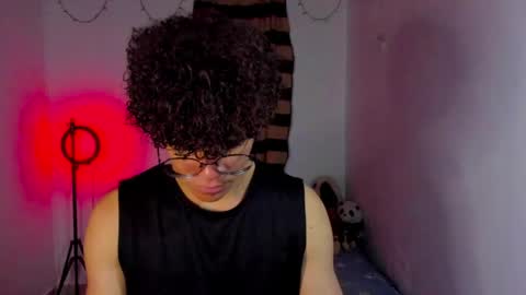 Tom Blue online show from 04/18/26, 02:37