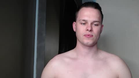 Snapshot of tom_y_ chatting on 11/03/25, 06:09 Tom online show from 11/03/25, 06:09