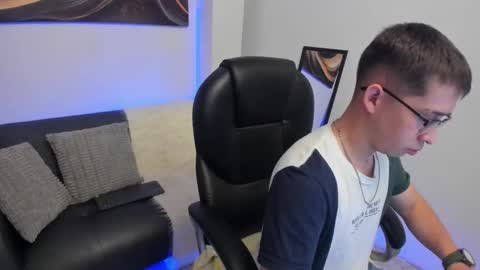 Snapshot of tommas_johnson chatting on 02/25/26, 04:00 Tomas online show from 02/25/26, 04:00