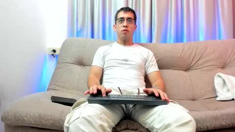 Snapshot of tommas_johnson chatting on 03/01/26, 02:13 Tomas online show from 03/01/26, 02:13