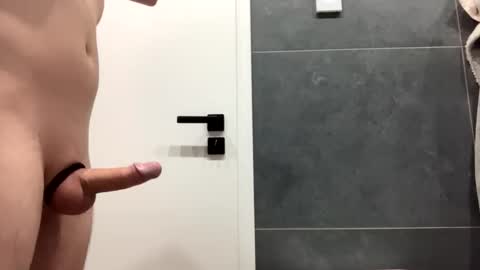 Snapshot of tommkeen chatting on 02/26/25, 06:04 Tomm Keen online show from 02/26/25, 06:04