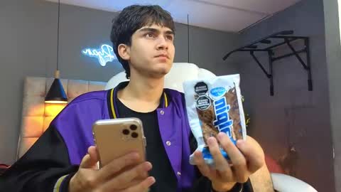 Tommy  online show from 02/08/25, 07:04