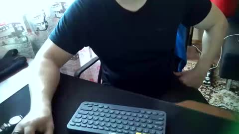 Tommi Li online show from 02/01/25, 09:54