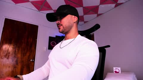 Snapshot of tommy_sccott chatting on 12/05/24, 03:59 tommy_sccott online show from 12/05/24, 03:59