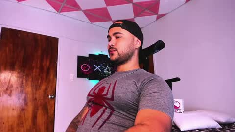 Snapshot of tommy_sccott chatting on 12/13/24, 05:27 tommy_sccott online show from 12/13/24, 05:27