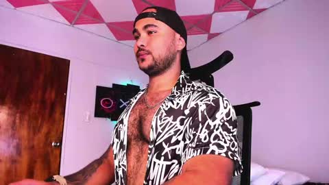 Snapshot of tommy_sccott chatting on 12/15/24, 04:29 tommy_sccott online show from 12/15/24, 04:29