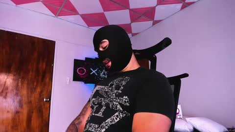 Snapshot of tommy_sccott chatting on 12/20/24, 04:42 tommy_sccott online show from 12/20/24, 04:42