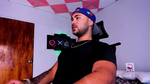 Snapshot of tommy_sccott chatting on 01/08/25, 02:57 tommy_sccott online show from 01/08/25, 02:57