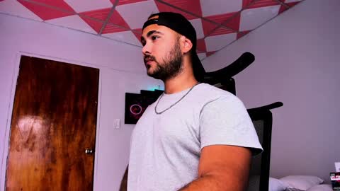 Snapshot of tommy_sccott chatting on 01/17/25, 03:34 tommy_sccott online show from 01/17/25, 03:34