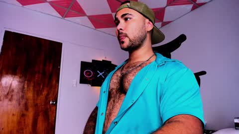 Snapshot of tommy_sccott chatting on 01/27/25, 03:15 tommy_sccott online show from 01/27/25, 03:15