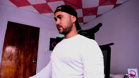 Snapshot of tommy_sccott chatting on 01/31/25, 05:09 tommy_sccott online show from 01/31/25, 05:09