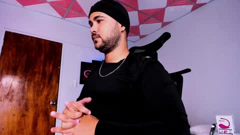 Snapshot of tommy_sccott chatting on 02/02/25, 03:32 tommy_sccott online show from 02/02/25, 03:32