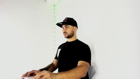 Snapshot of tommy_sccott chatting on 09/13/25, 11:04 tommy_sccott online show from 09/13/25, 11:04