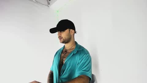 Snapshot of tommy_sccott chatting on 09/28/25, 10:37 tommy_sccott online show from 09/28/25, 10:37